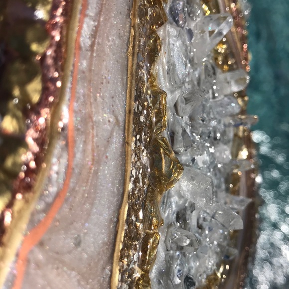 Gold and copper Resin geode - Picture 2 of 8